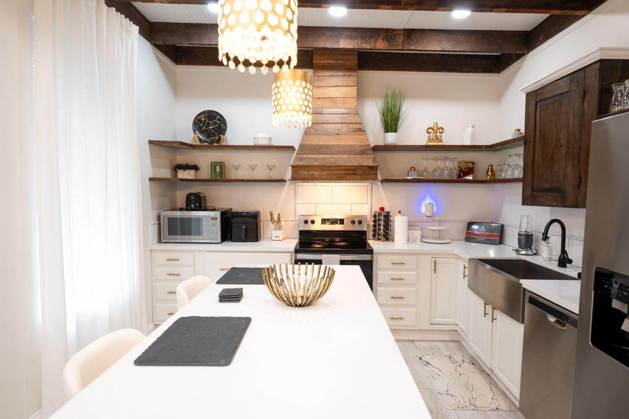 Esplanade Magic 5 Just Minutes By Uber Or Car To French Quarter And 5 Mins From Superdome Holiday home