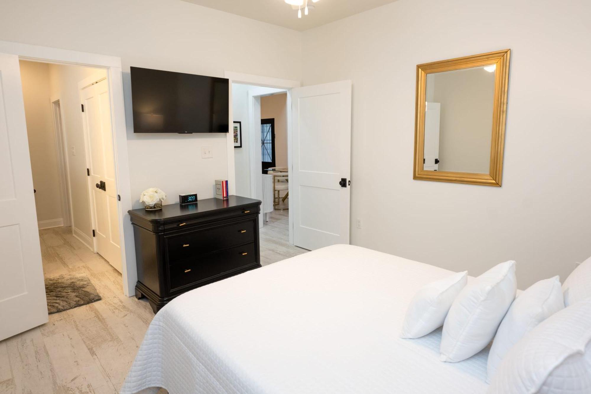 Esplanade Magic 5 Just Minutes By Uber Or Car To French Quarter And 5 Mins From Superdome Holiday home